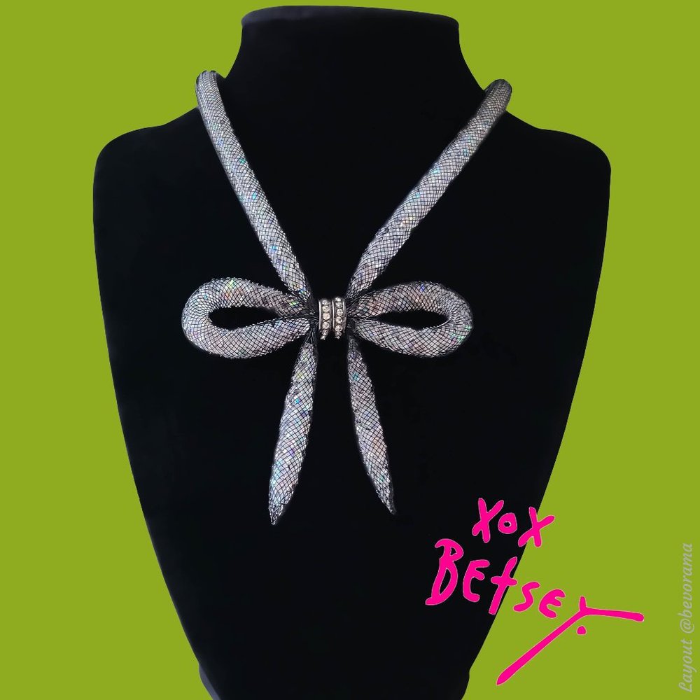 BETSEY JOHNSON ~ NWOT ~ Mesh Bow Collar Necklace